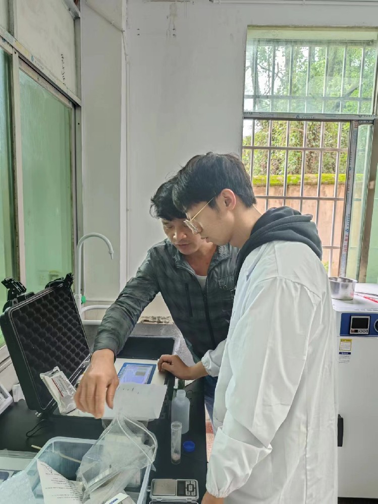 山東萊恩德食品安全檢測儀走進江西省新余市逸夫小學，為師生食品安全保駕護航